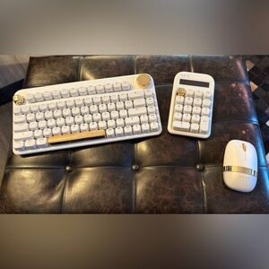 Azio IZO keyboard set